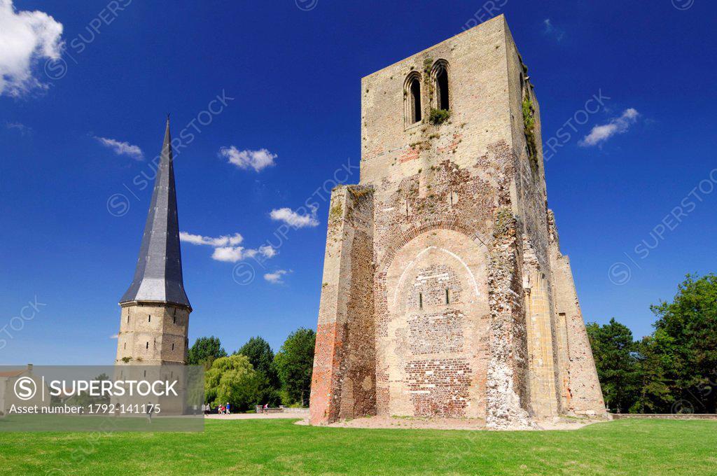 France Nord Bergues Tower Pointue Et Tower Caree From The 12 Century