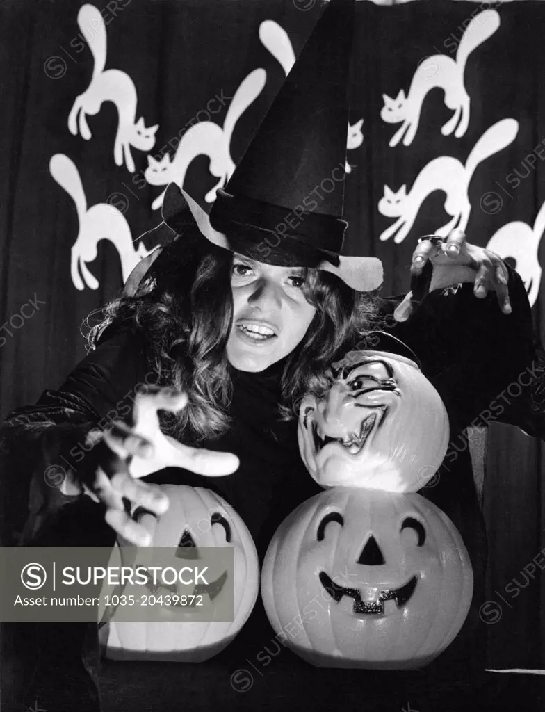 New York, New York:  1970 CBS television actress Drinda La Lumia gets into the spirit of Halloween with cats and pumpkins.