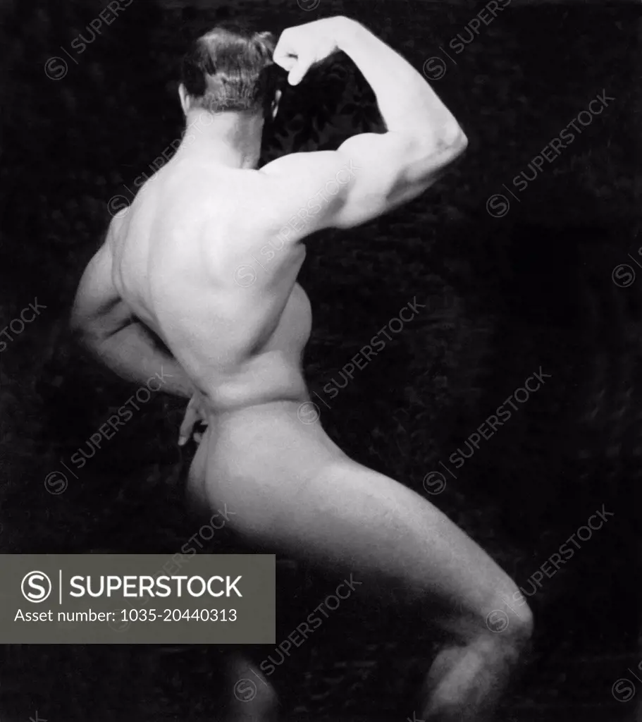 San Francisco, California: c. 1950 A male bodybuilder poses nude from the  side. - SuperStock