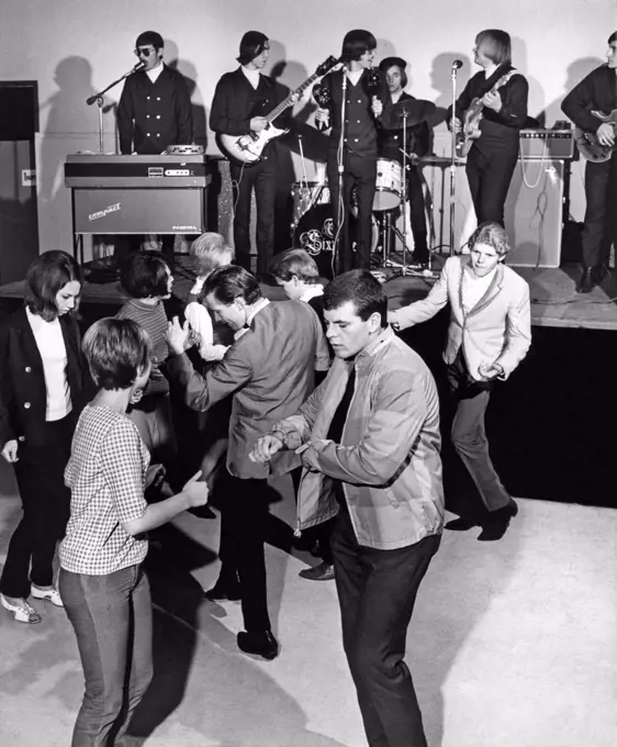 United States: c. 1963. Teenagers dance to a British knockoff band in the early sixties.