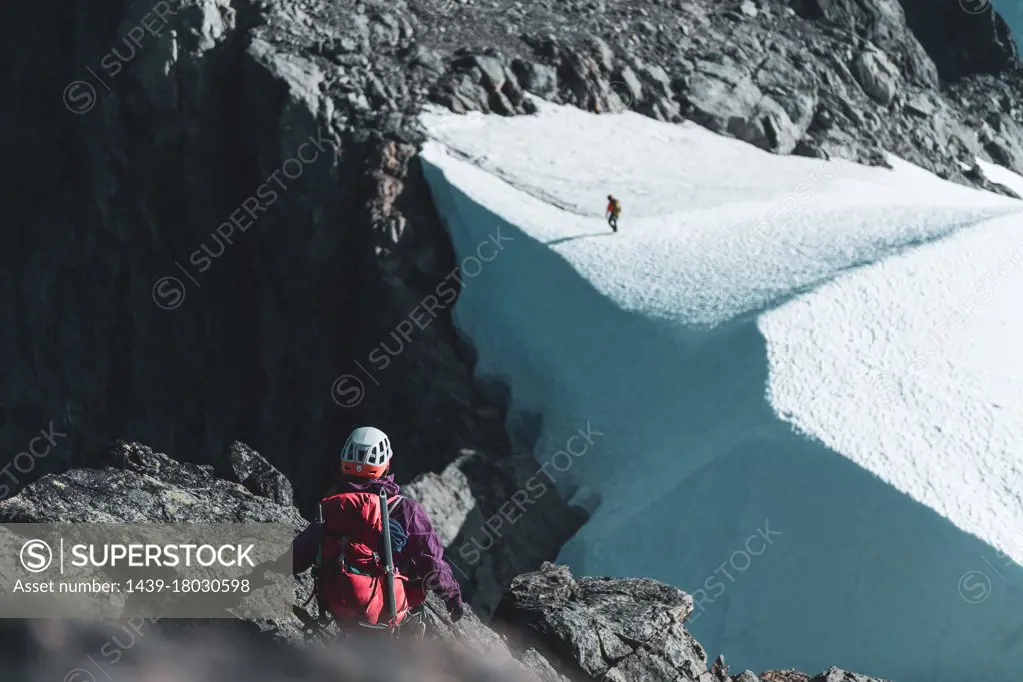 Climbers on Tantalus Traverse, a classic alpine traverse close to Squamish, British Columbia, Canada