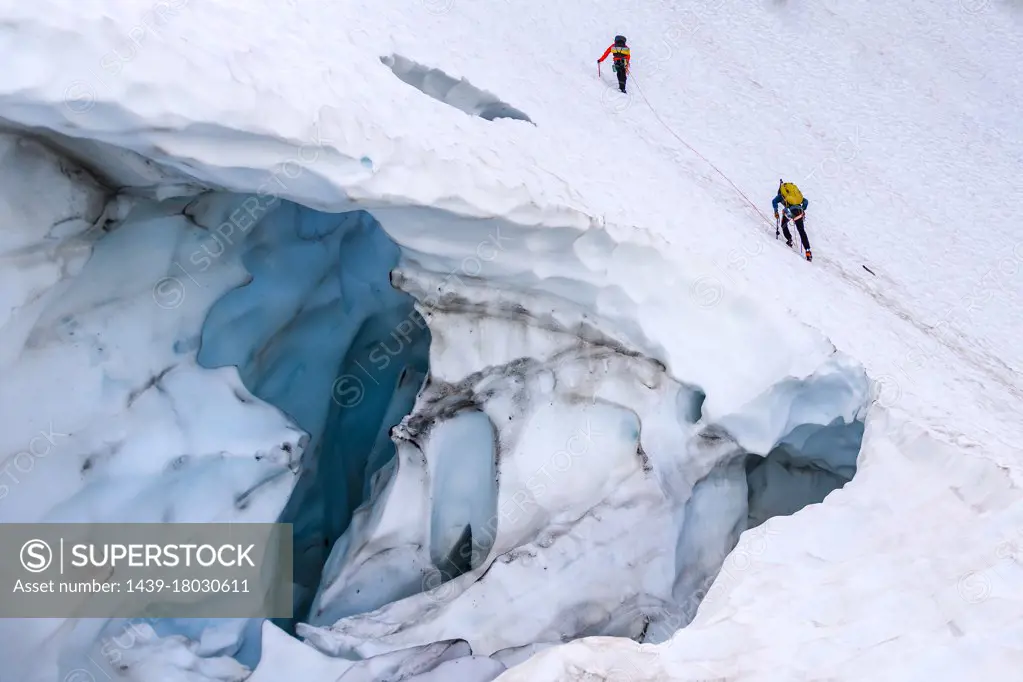 Climbers on Tantalus Traverse, a classic alpine traverse close to Squamish, British Columbia, Canada