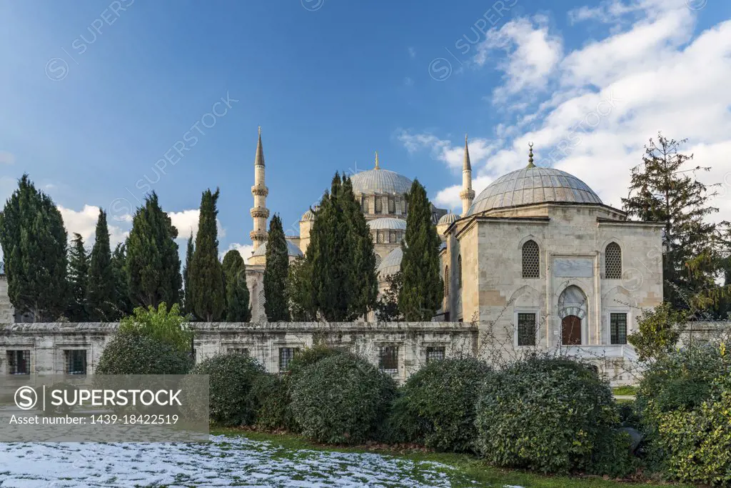 Turkey, Istanbul, Exterior of Suleymaniye Mosque in winter