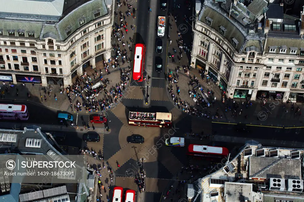 UK, London, Aerial view of traffic on Oxford Circus