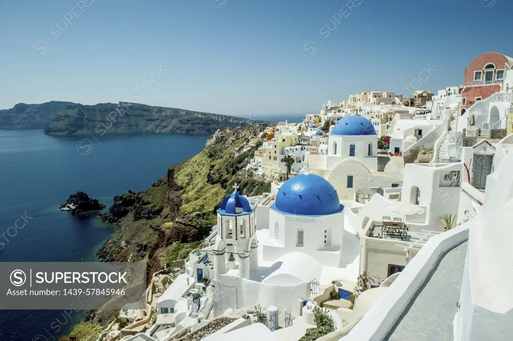 View of rooftops and sea, Oía, Santorini, Kikladhes, Greece