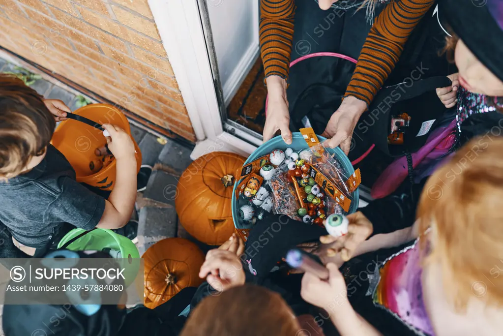 Trickortreaters gather treats on Halloween