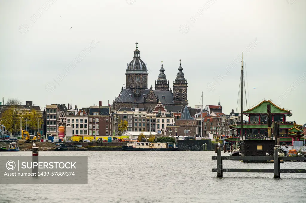 Amsterdam skyline featuring historic buildings and serene waterways.