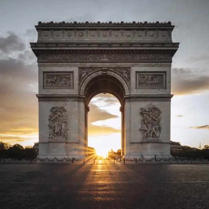 France, Paris, Arc de Triomphe at sunset