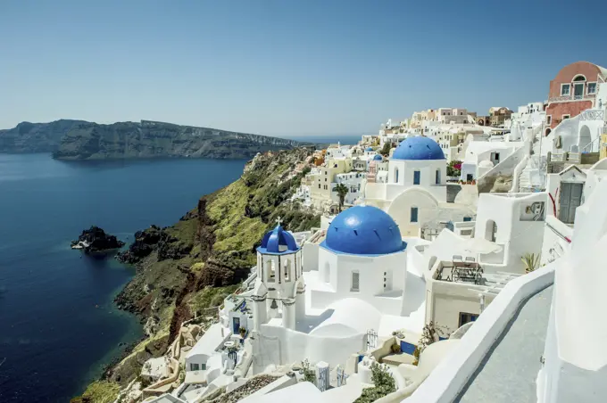 View of rooftops and sea, Oía, Santorini, Kikladhes, Greece