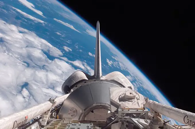 Space shuttle orbiting the Earth, Space Shuttle Discovery