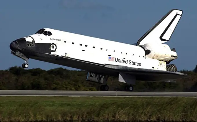 Space Shuttle Endeavour landing on Runway 33 after completing the STS-113 Mission to the International Space Station, NASA Kennedy Space Center, Cape Canaveral, Florida, USA