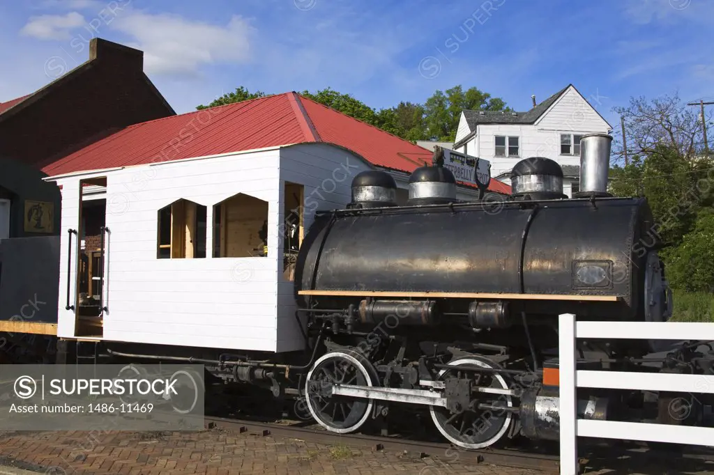 Train on a railroad track, Pufferbelly Train Depot, Pullman, Palouse Region, Spokane, Spokane County, Washington State, USA