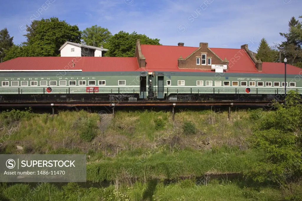 Train on a railroad track, Pufferbelly Train Depot, Pullman, Palouse Region, Spokane, Spokane County, Washington State, USA