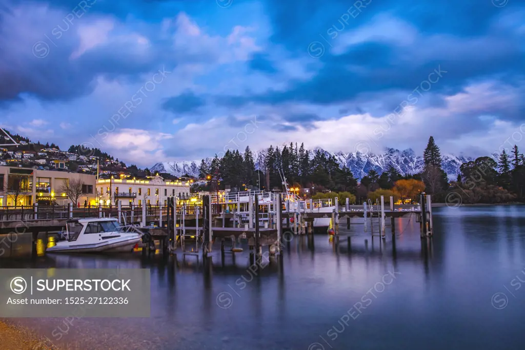 beautiful scenic of lake wakatipu queenstown south island new zealand important traveling destination