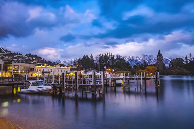 beautiful scenic of lake wakatipu queenstown south island new zealand important traveling destination