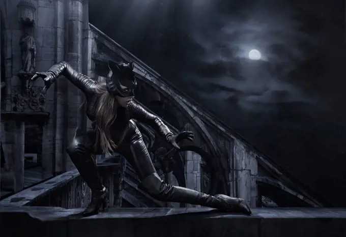 Amazing catwoman hunting at night