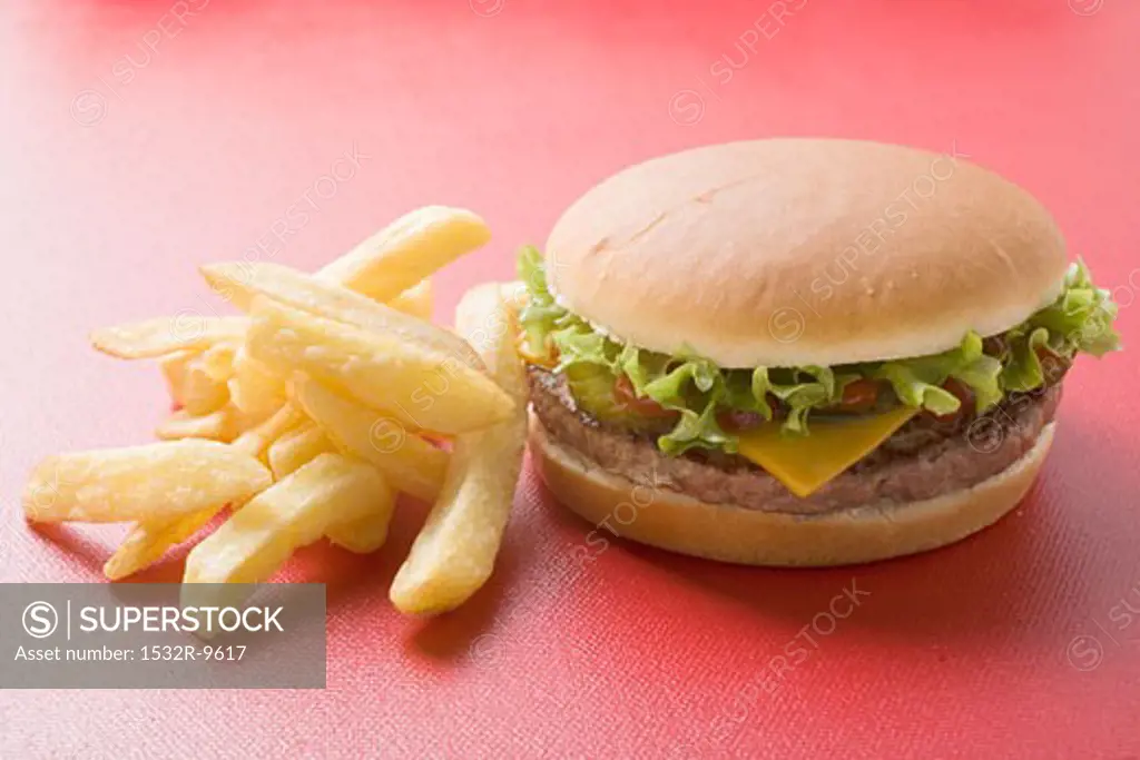 Cheeseburger with chips