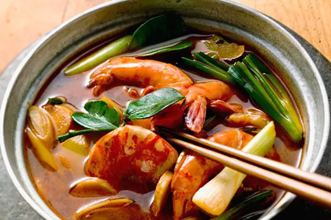 Shrimp soup with spring onions (Thailand)