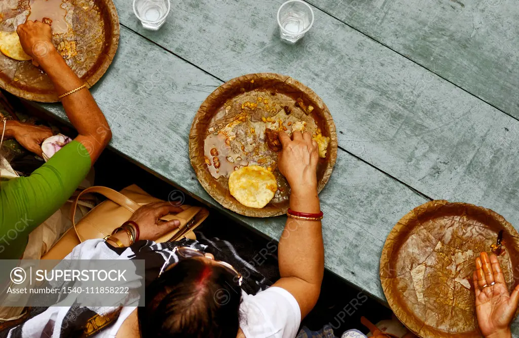 Ashtami Bhog on Tendu leaves ;  Devotees eat 'prasad' after Ashtami prayers at Malikbari in calcutta ;  India