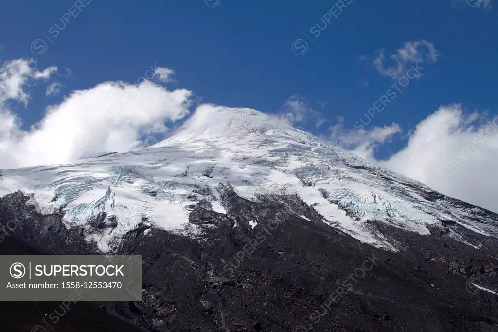 Clefts at summit glacier of the volcano Osorno, Chile