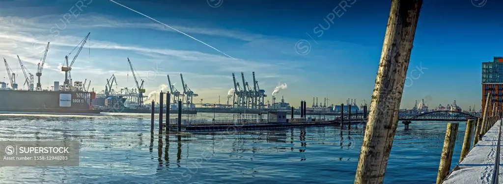 Germany, Hamburg, St. Pauli, fish market, harbour, Elbe (river), Blohm und Voss,