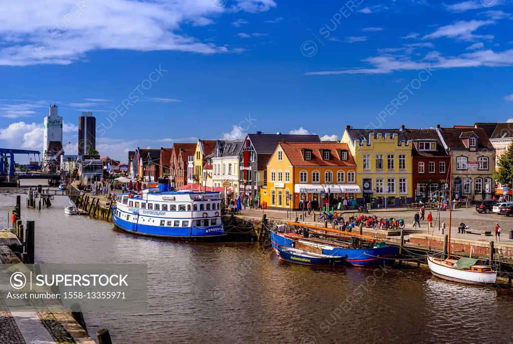 Germany, Schleswig-Holstein, North Frisia, 'Husumer Bucht' (bay), Husum, inland harbour, port promenade, restaurant ship 'MS Nordertor'