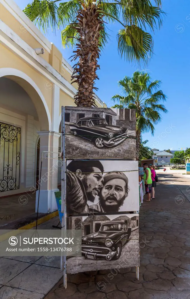 Portraits of Fidel Castro and Che Guevara, classic car, Pueblo La Estrella, Village shopping centre, Cayo Santa Maria, Villa Clara, Cuba, the Republic...