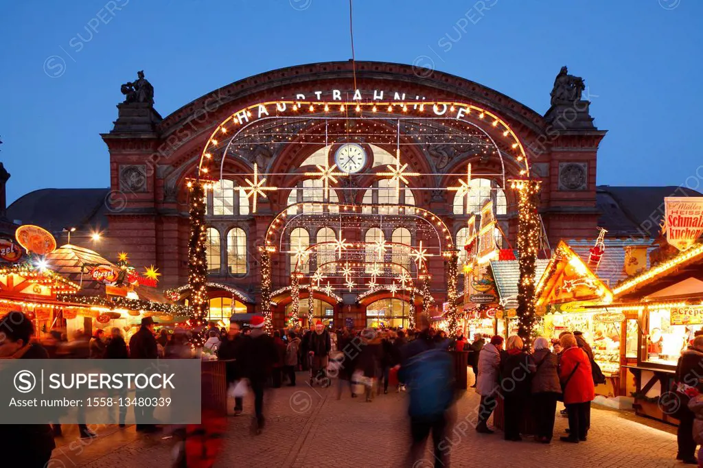 Christmas fair on the 'Bahnhofsplatz' with central station, Bremen, Germany, Europe