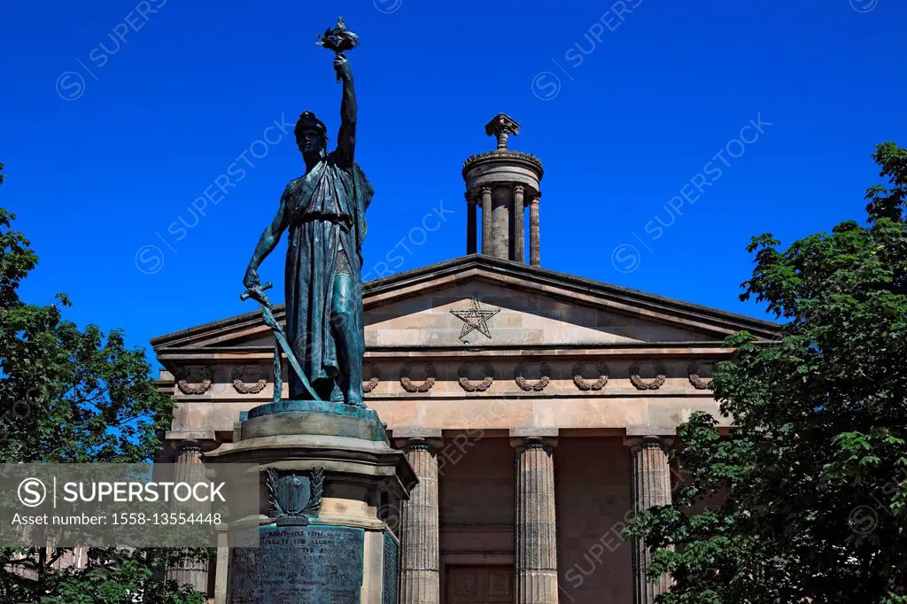 Scotland, Elgin town center, statue in front of the Church of Saint Giles, Sant Giles Church