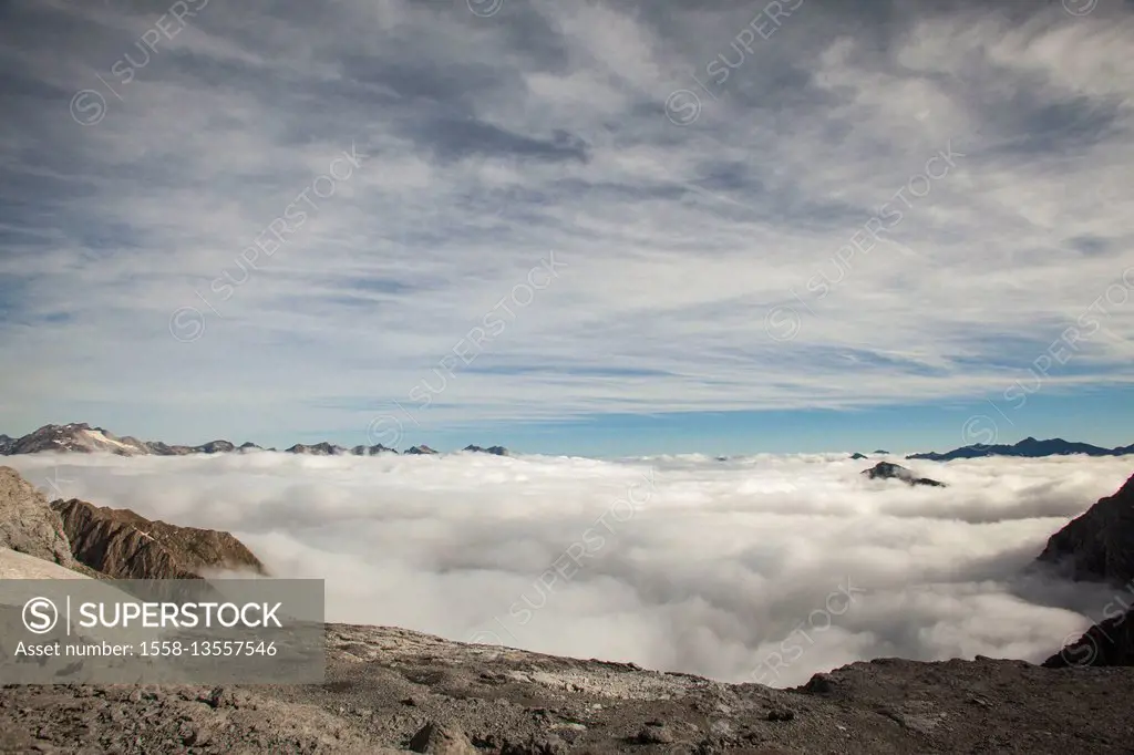 Spain, the Pyrenees, national park, Monte Perdido, glacier, sea of clouds,