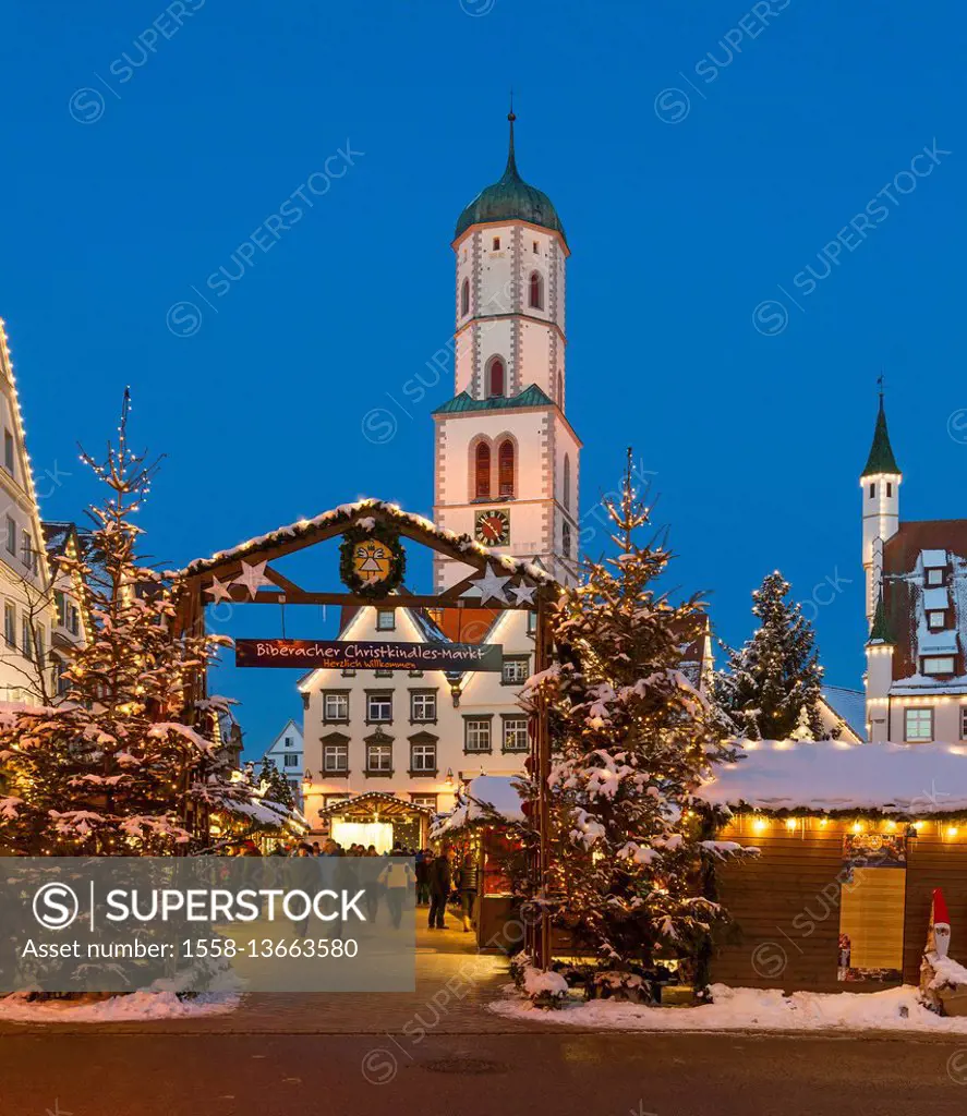 Germany, Baden-Wurttemberg, Biberach, Christmas Market, Tower of the Gothic parish church of St. Martin