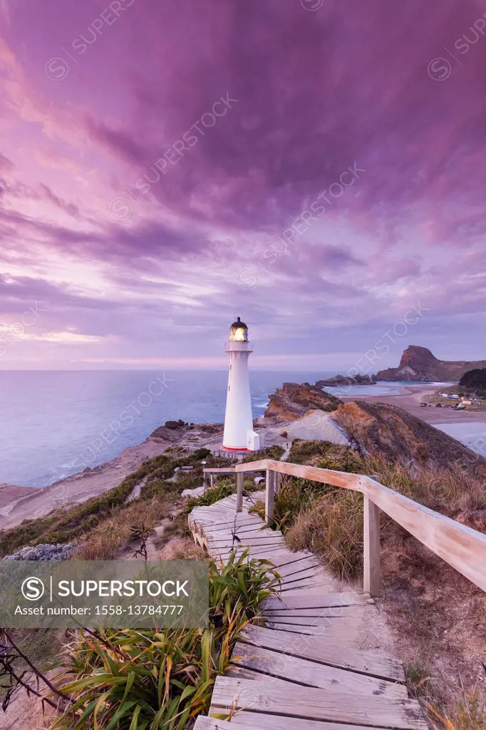 New Zealand, North Island, Castlepoint, Castlepoint Lighthouse, dawn