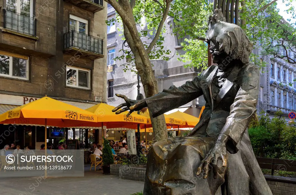 Franz Liszt's sculpture on the Liszt Ferenc ter (Franz-List square), Hungarian, Budapest,