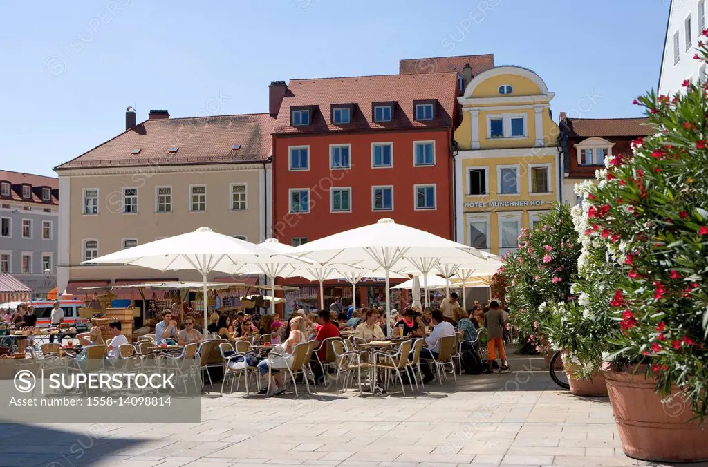 Regensburg, Neupfarrplatz (square), street café, tourist,