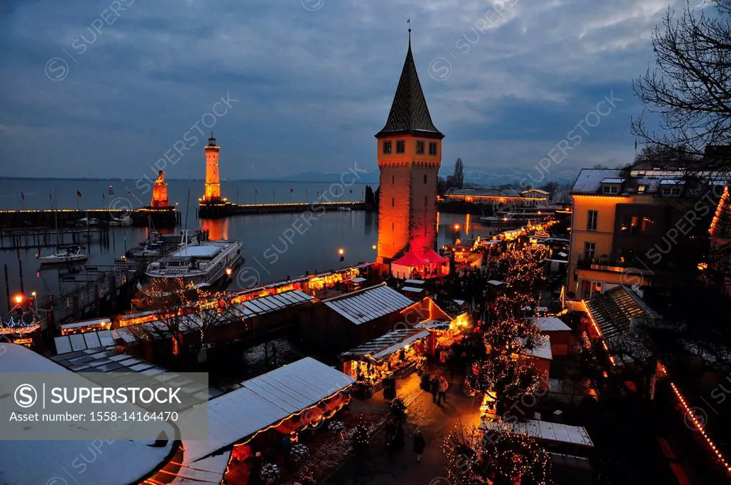 Germany, Bavaria, Lake of Constance, Lindau, Christmas fair, harbour promenade, dusk, Mangturm,