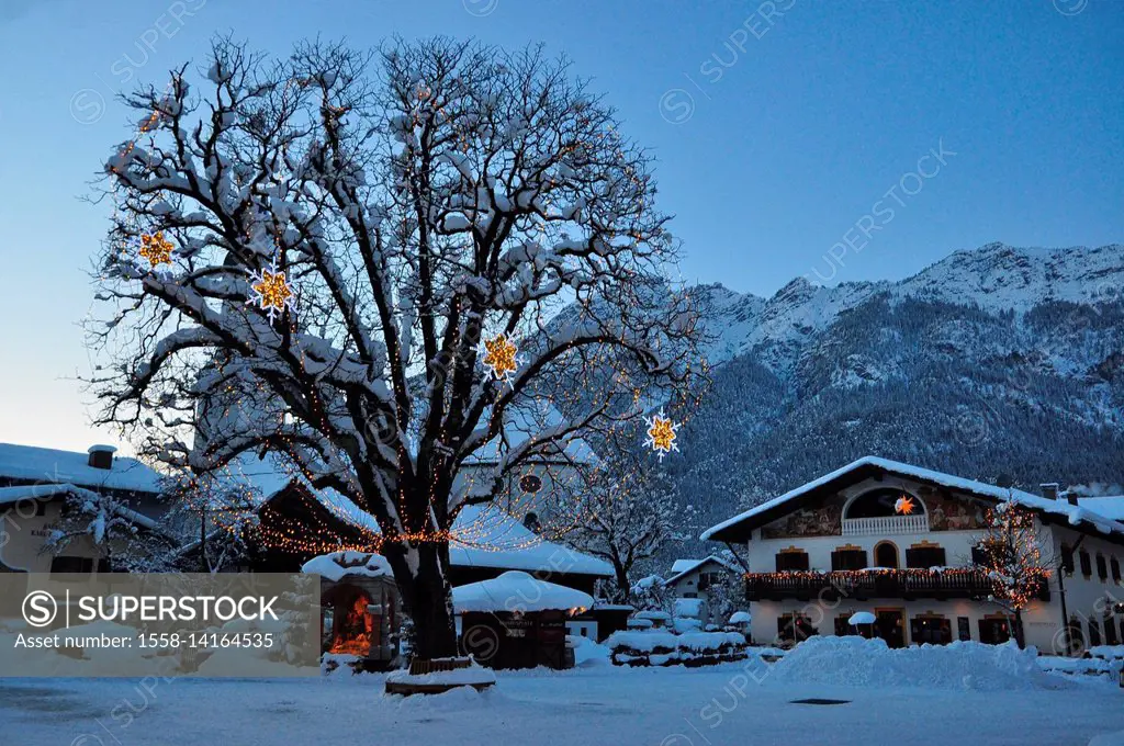 Germany, Bavaria, Garmisch-Partenkirchen, Christmas decoration on the Mohrenplatz (square),