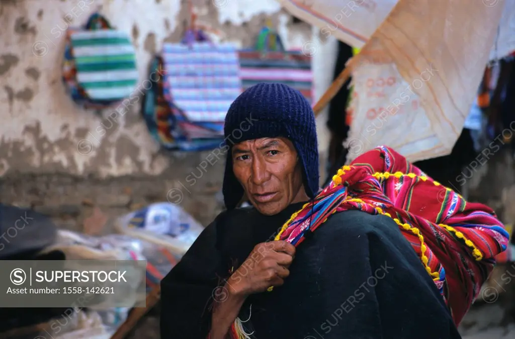 Bolivia, Tarambuco, man, bags, portrait, carries no models men´s-portrait, Bolivians, native, South Americans, release, people, headgear, cap, bag, co...