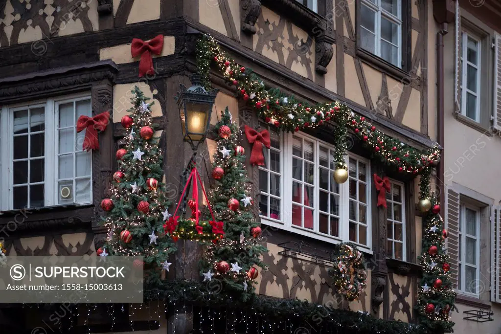 France, Alsace, Strasbourg at Christmas time, in the district 'Petite France'