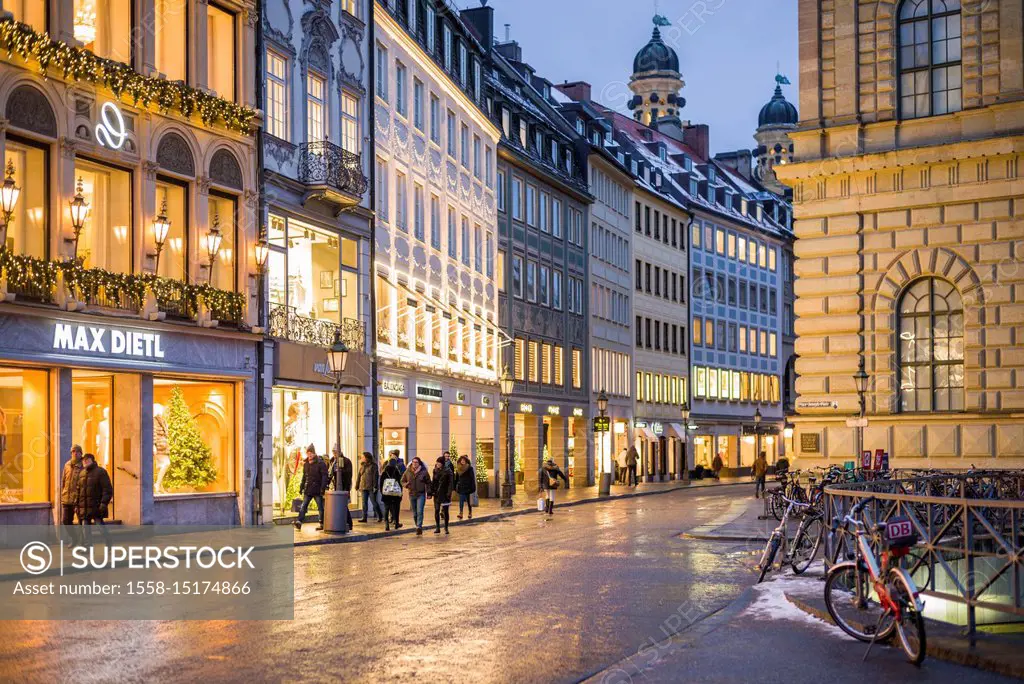 Germany, Bavaria, Munich, Theatiner Strasse shopping district, evening