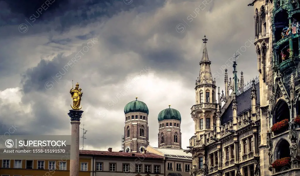 Munich, Marienplatz, city hall, chime, Frauenkirche / Dom zu Unserer Lieben Frau / Cathedral of Our Dear Lady, Marian column,