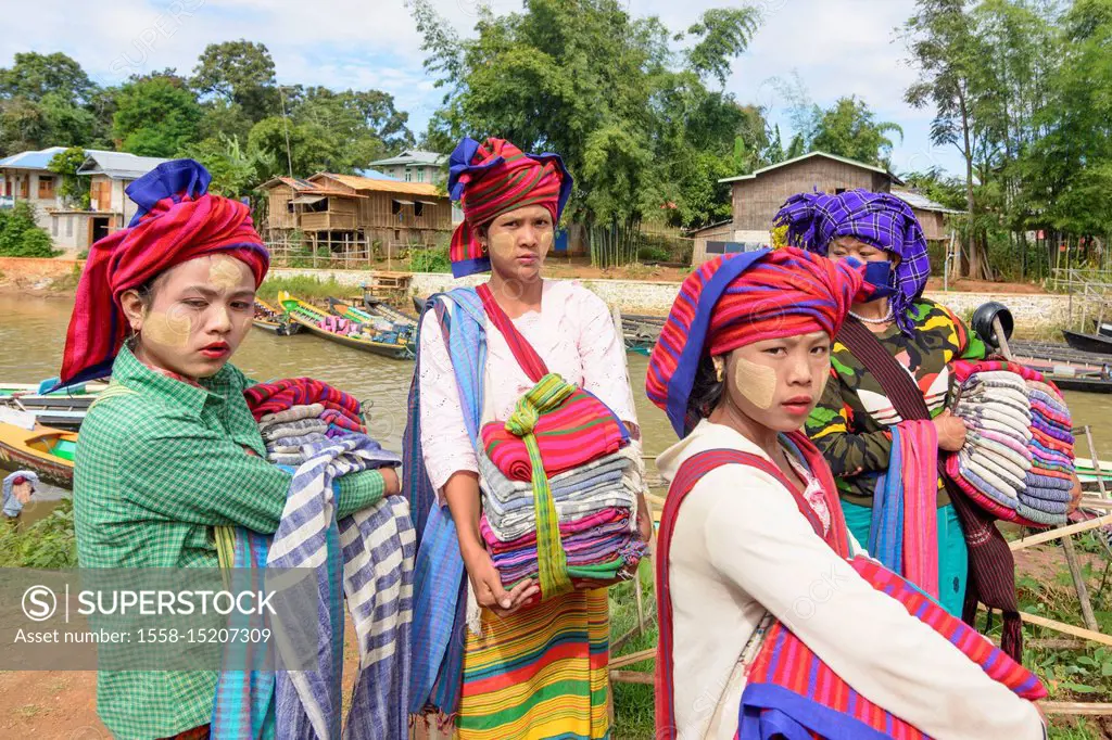 Inthein, woman vendor selling souvenir to tourists, Intha people, Inle Lake, Shan State, Myanmar (Burma)