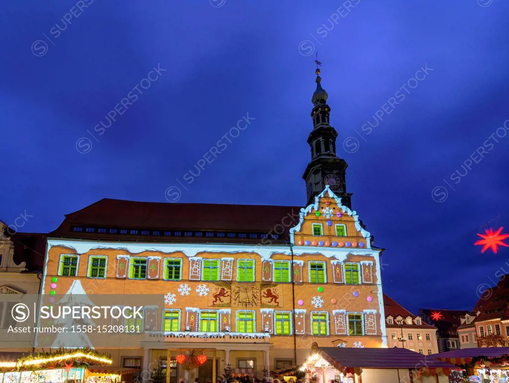 Pirna, square Markt, Christmas market 'Canalettomarkt', Town Hall with illumination, Saxony, Germany