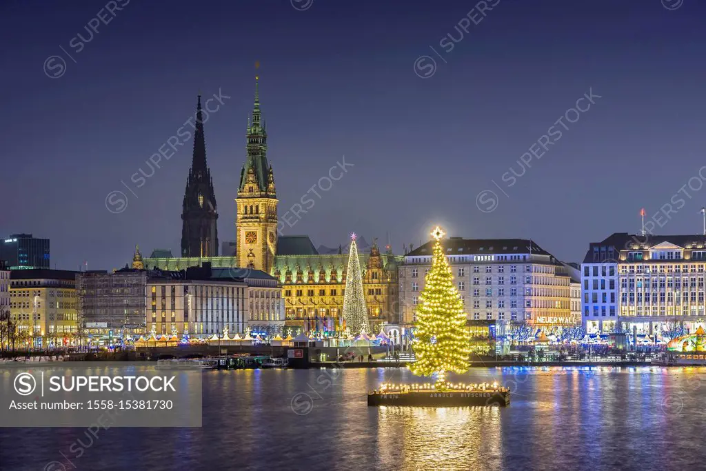 Germany, Hamburg, Neustadt, Alstertanne on the Binnenalster during Christmas time