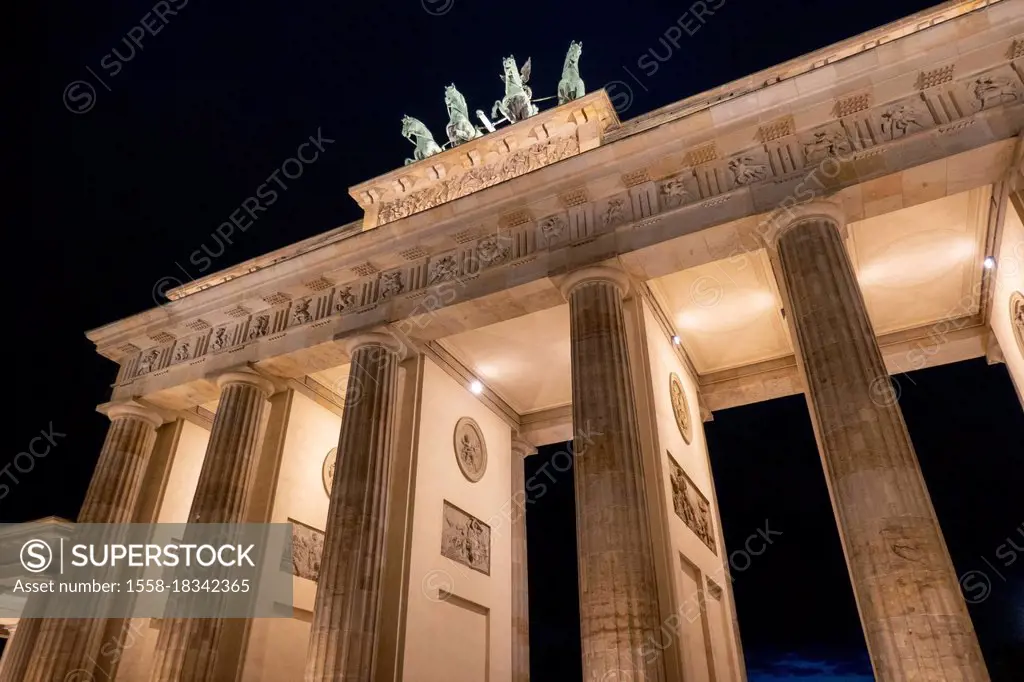 Brandenburg Gate illuminated at night, Berlin at night, Pariser Platz, Berlin, Germany