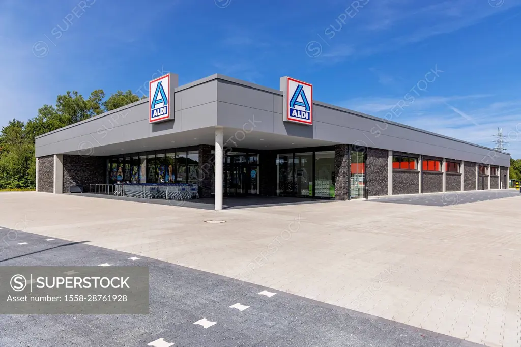 ALDI Nord store closed outside opening hours Flutstra e