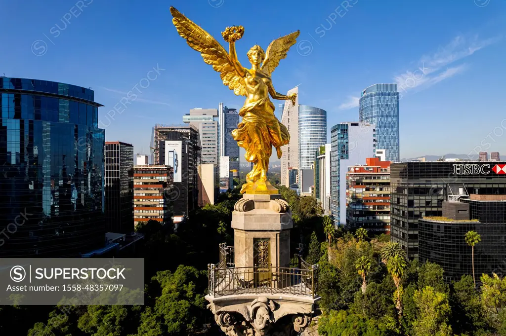 Mexico, Mexico City, the Paseo de la Reforma with the Angel de la Indendipencia