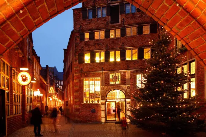 Christmas illumination in Böttcherstrasse with Ludwig Roselius Museum, Bremen, Germany, Europe