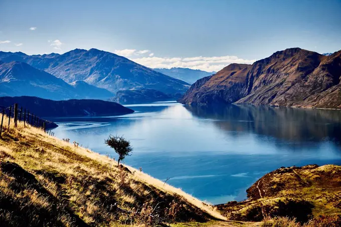 New Zealand, south island, Mount Roy, Roys Peak, Wanaka, mountains and mountain lakes, reflection in the blue water