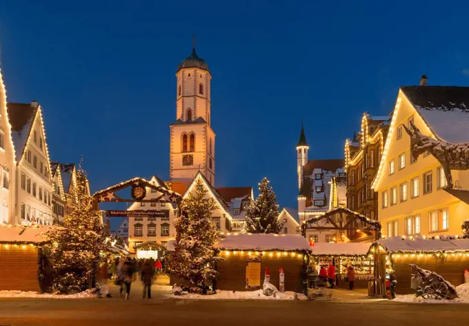 Germany, Baden-Wurttemberg, Biberach, Biberach Christmas fair, Tower of St. Martin Church, Christmas trees at the entrance to the Christmas market,