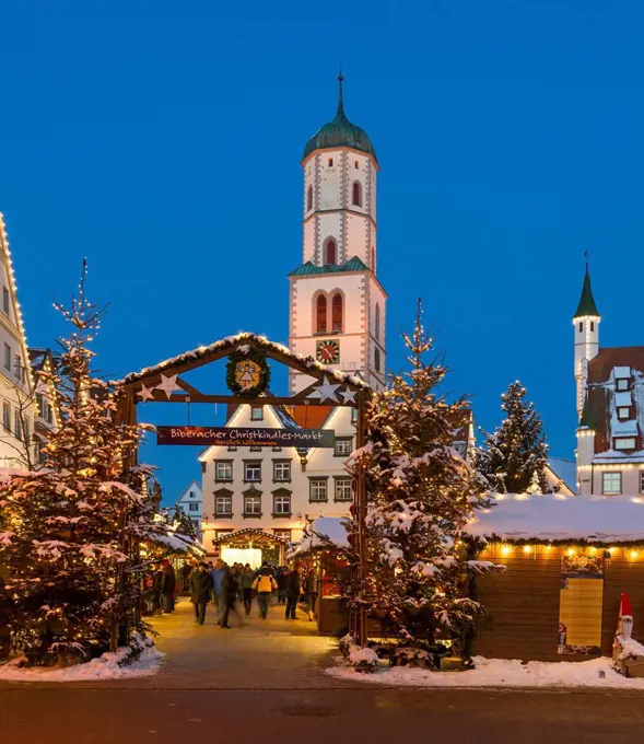 Germany, Baden-Wurttemberg, Biberach, Christmas Market, Tower of the Gothic parish church of St. Martin